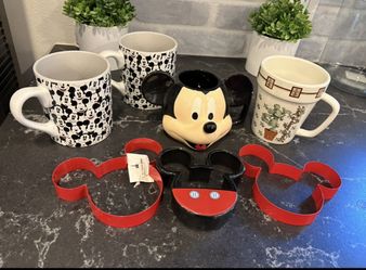Disney Mickey Mouse cups mugs & cookie cutter Lot - Simi valley