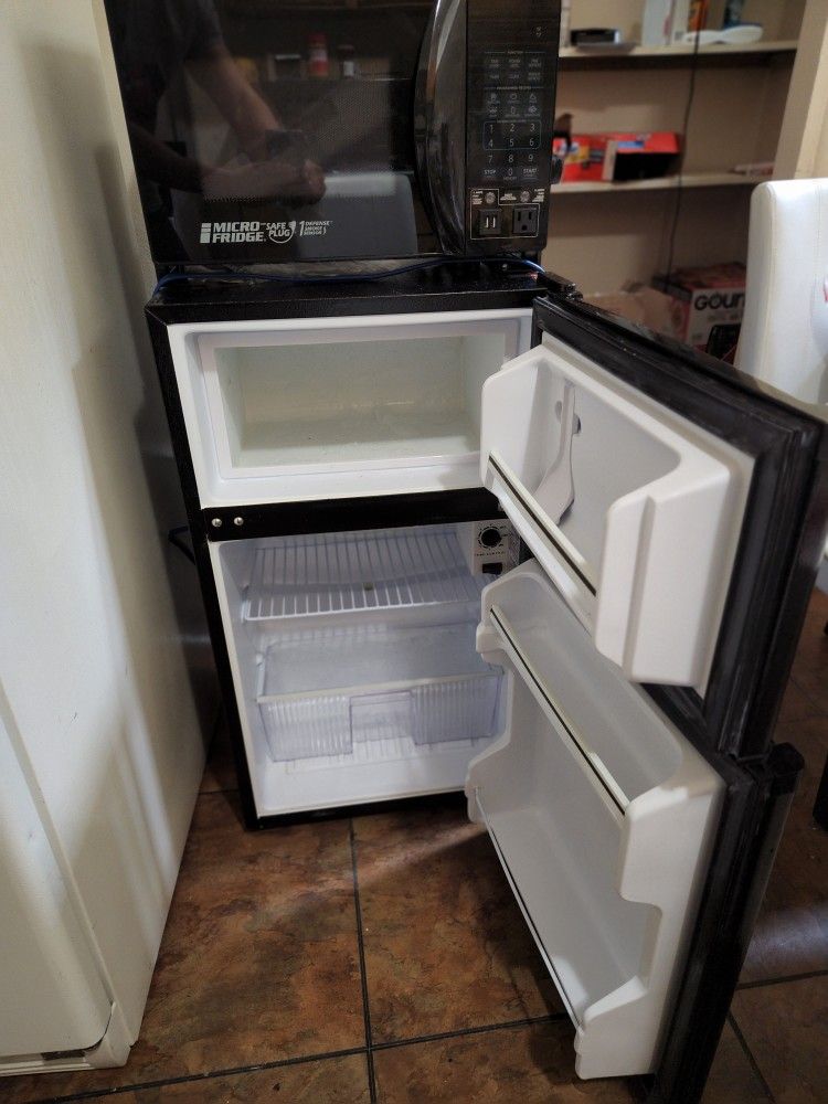 Microfridge Safe Plug With Microwave for Sale in Oceanside, CA OfferUp