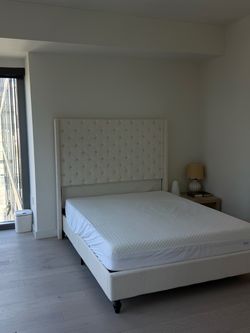 Bed and mattress queen size