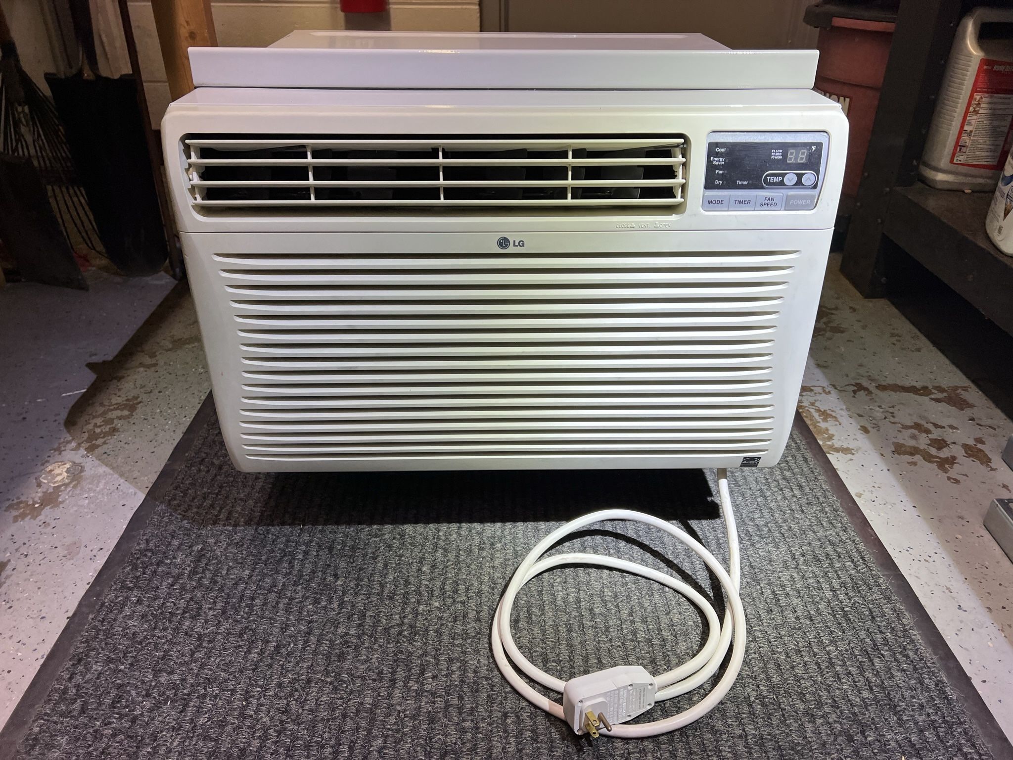 LG 12,000 BTU WINDOW AIR CONDITIONER $125.00