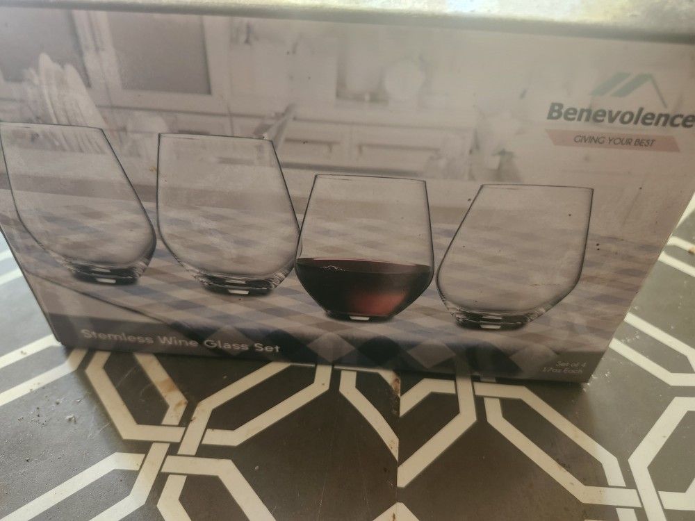 Benevolence 4 Piece Seamless Wine Glass Set
