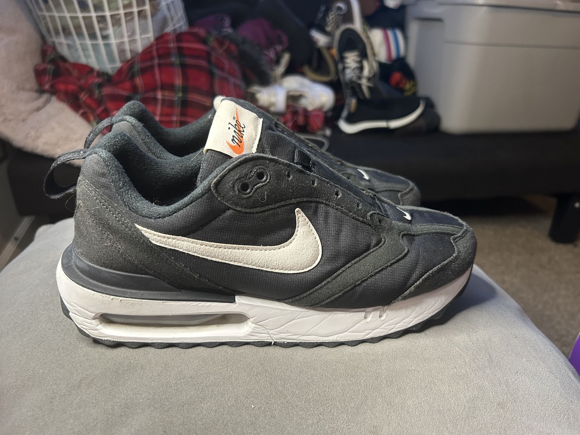 Black Nike Air Max Women’s Size 9