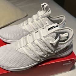 New Pumas Size 7.5 Man Or 9 Women’s 