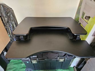 Adjustable desk topper