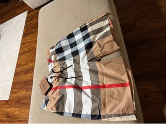 Burberry slide, shorts, swimming suit 1.00$