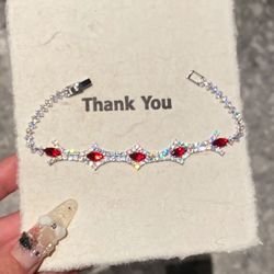 This sparkling red diamond-shaped bracelet is exquisite and stylish, perfect for those seeking a subtle luxury aesthetic