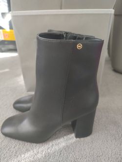 NEW Michael Kors Boots sz7