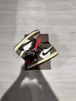Jordan 1 Travis Scott