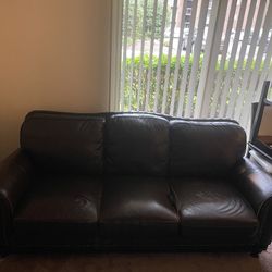 Livingroom Chair And Table