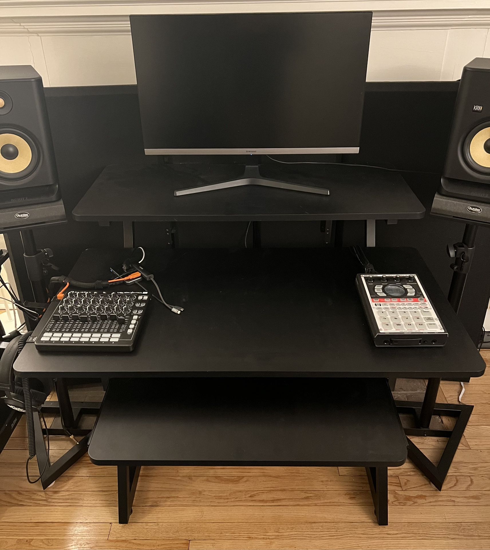 Music Studio Desk (On-Stage WS7500 Workstation Desk)