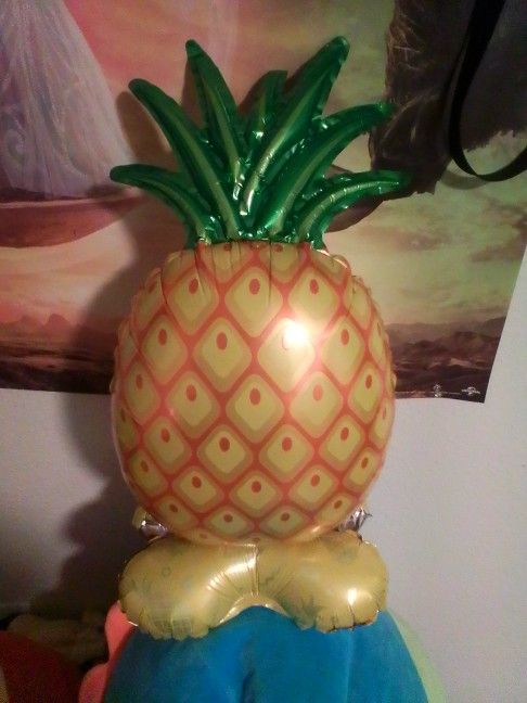 Pineapple 🍍 Ballon That Stands Up On Its Own Like New! 