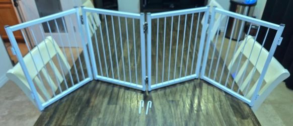 Brand New Free Standing Short Dog Gate -16.5" Tall x 48" Wide