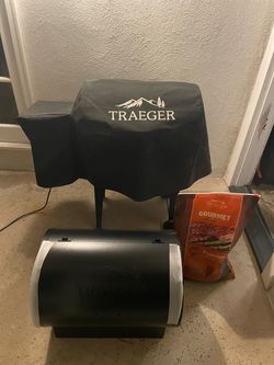 Traeger Pellet Grill with Cover - Tailgater