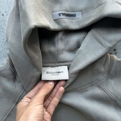 ESSENTIALS medium