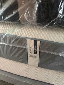 Queen Tempurpedic Adapt Medium Hybrid Mattress 