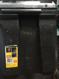 Stanley trunk with wheels and handle - 50 gallon