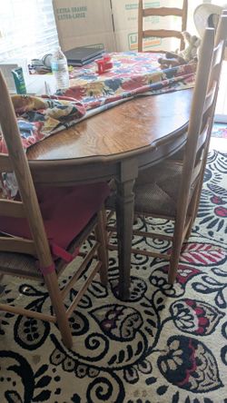 Dinning table and 4 chairs