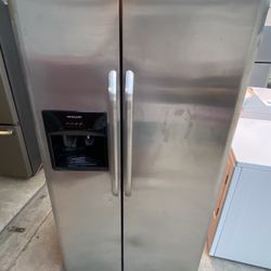 Frigidaire Refrigerator 