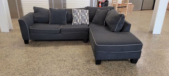 Sectional Sofa (I CAN DELIVER)