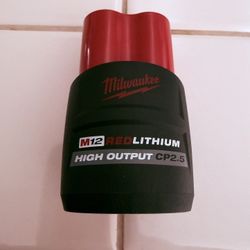 Milwaukee M12 12V Lithium-Ion CP High Output 2.5 Ah battery. Each one / cada una 