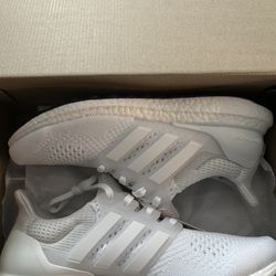 white ultra boost size 9.5M