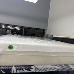 QUEEN SIZE TEMPURPEDIC CLOUD MATTRESS & BOX SPRING BED SET