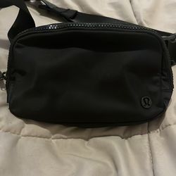 Black lulu Fanny pack