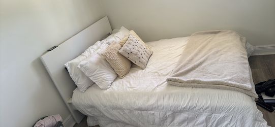 Mattress and bedframe