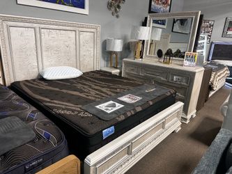 Gorgeous bedroom set! $2699 🤍☎️✨