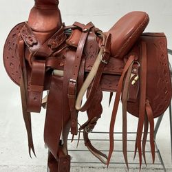 Monturas charras para caballos 🐎 100% piel  De la mejor calidad 100% garantizadas  Le incluye pechera o pecho pretal, correas para espuelas , cabezad
