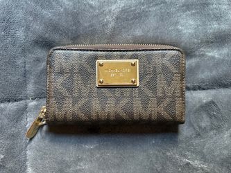 Authentic Michael Kors Signature Zip-Around Wallet