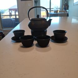 Cast Iron Teapot with Warmer 4 Cups and 2 Saucers