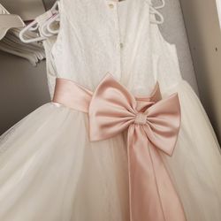 Beautiful Ivory White David's Bridal Flower Girls Dresses