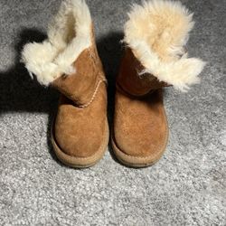 UGG 