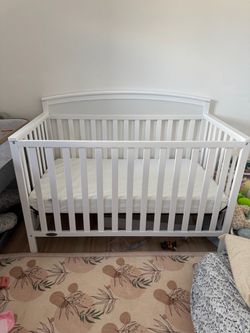 Graco convertible crib & mattress