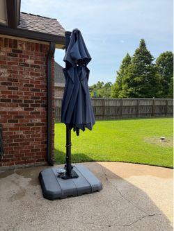 Patio Umbrella 11’ NEEDS REPAIR