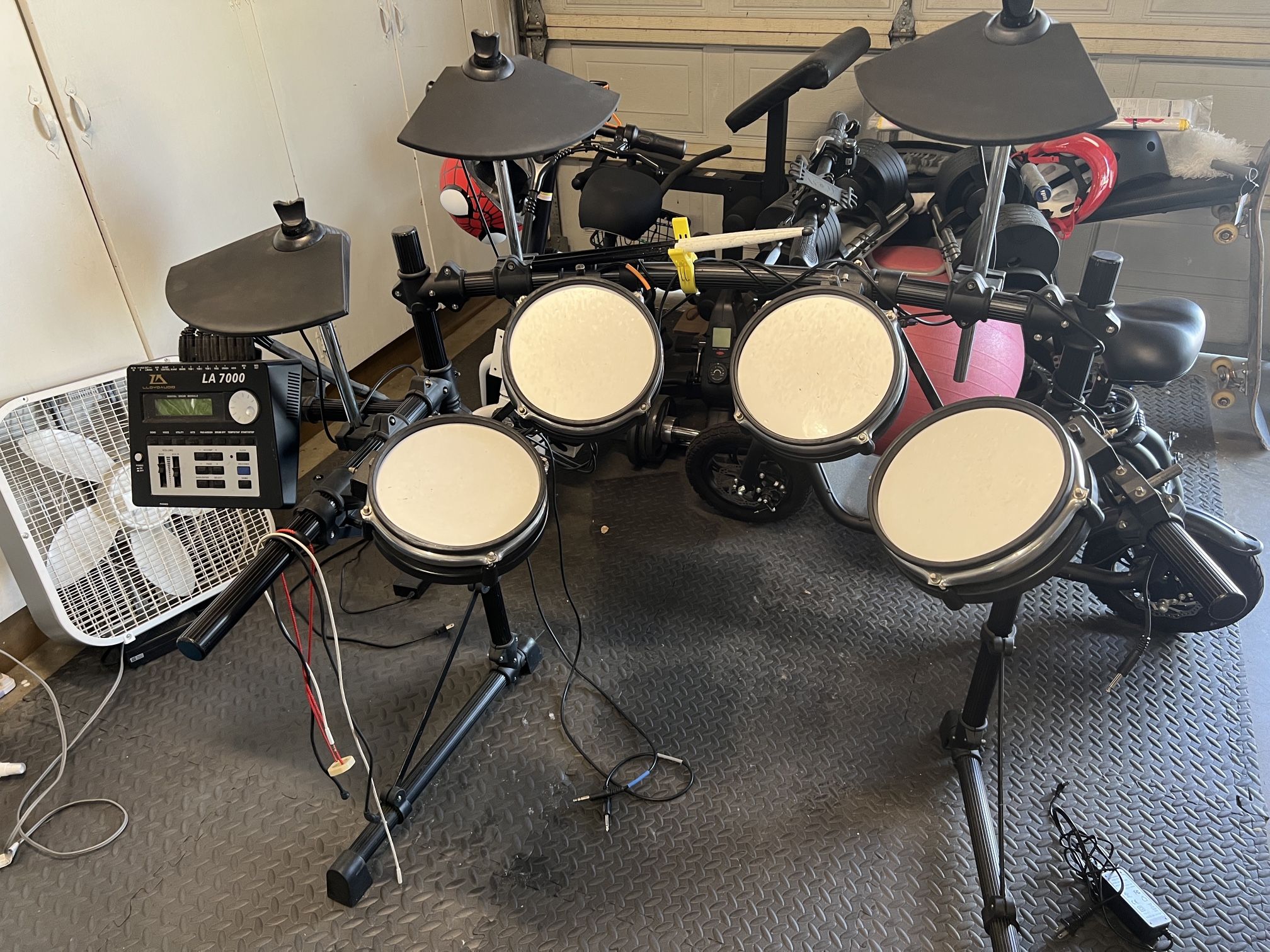 Simmons SD550 Electronic Drum Set with Real Mylar Drum Head Pads for
