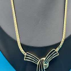 Vintage Trafari Bow Necklace Black & Gold Tone Signed On Pendant & Chain Great Condition 17” Long 