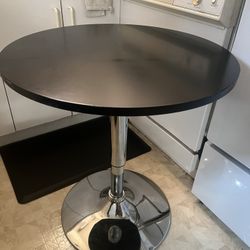 Table With Hydraulic Lift