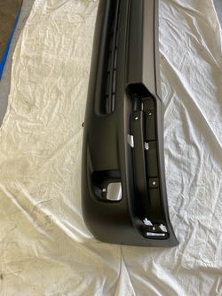 Years fit 1998, 1999, 2000 Toyota Tacoma front bumper new