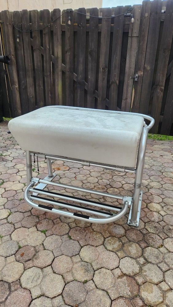 Boat Leaning Post Seat