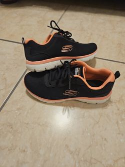 Black Skechers Tennis Shoes