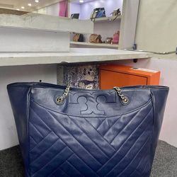 Pre Owned Tory Burch Savannah Tote