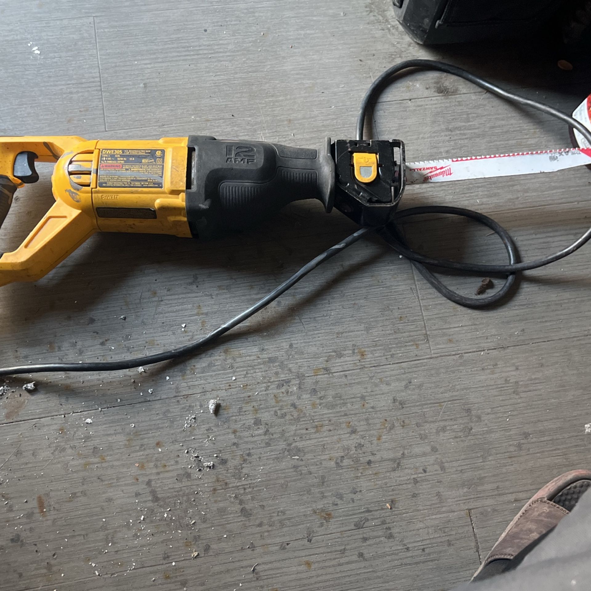 Dewalt DWE305 Sawsall Good Condition