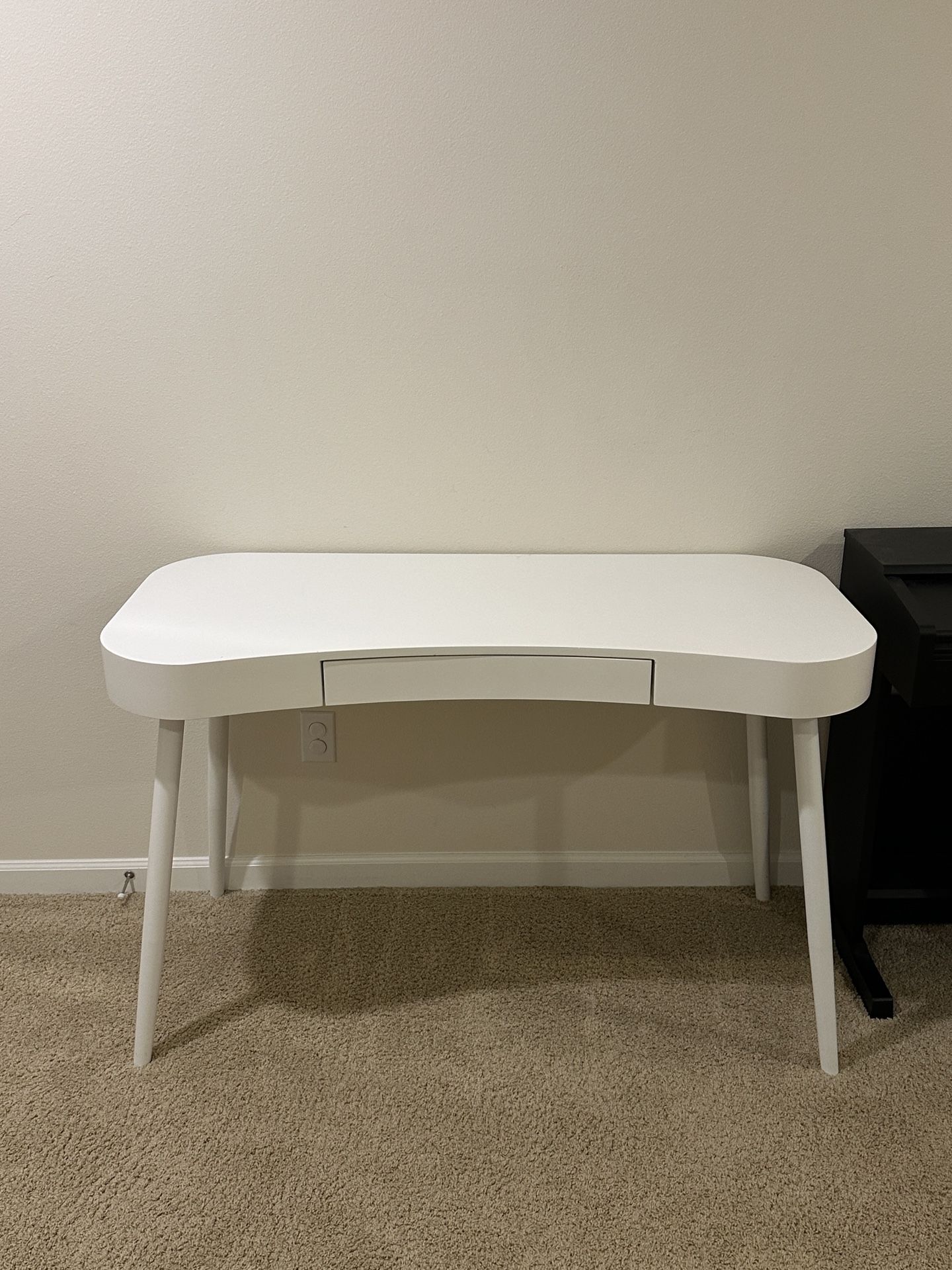White desk / Vanity Table