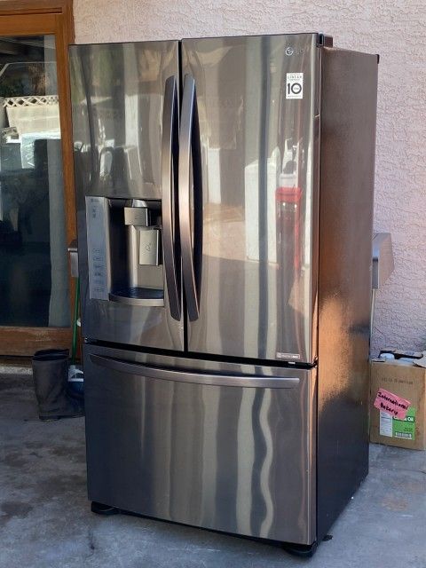 FRENCH DOOR LG REFRIGERATOR