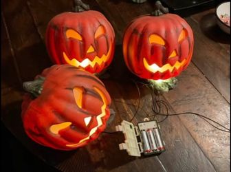 Set of 3 Light-Up Halloween Jack-O-Lanterns