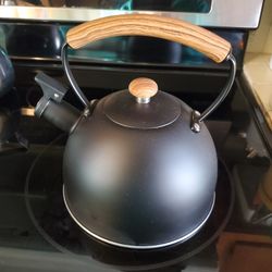 Whistling Tea KETTLE NEW