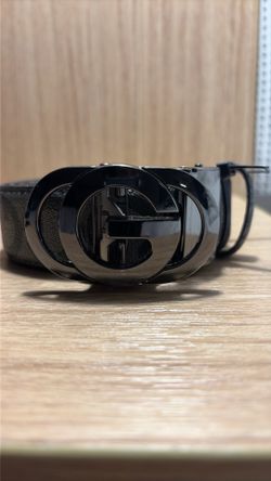 Gucci belt with the Interlocking G buckle.