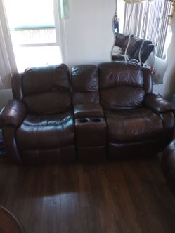 Free recliner leather couches in Chula Vista